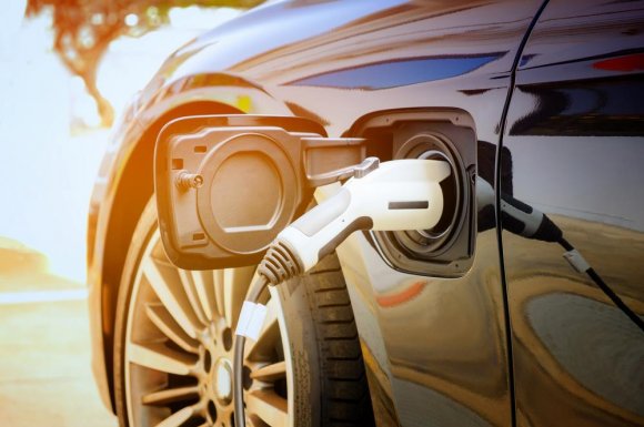 Installation d'une borne de recharge pour une voiture électrique - Saint-Geniès-de-Comolas - LM HABITAT