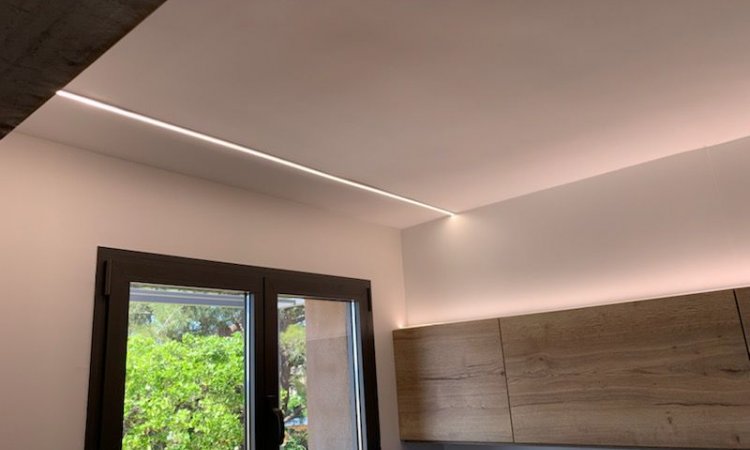 Installation d'éclairage LED dans une cuisine vers Tavel